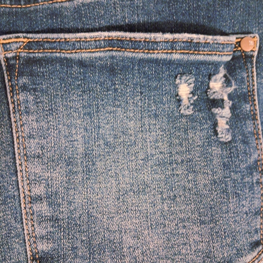 Judy Blue Medium Wash Jean Shorts - Picture 5 of 11